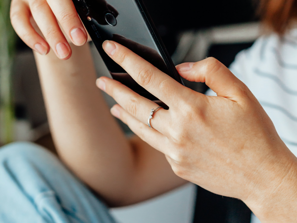 Stop Digital Gaslighting: Decoding the Narcissist’s Texting Pattern